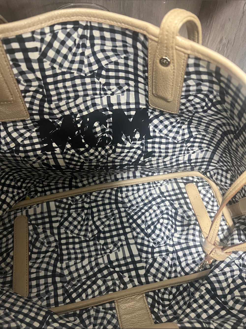 MCM Metallic Gold Logo-Print Tote Bag - Picture 9 of 13